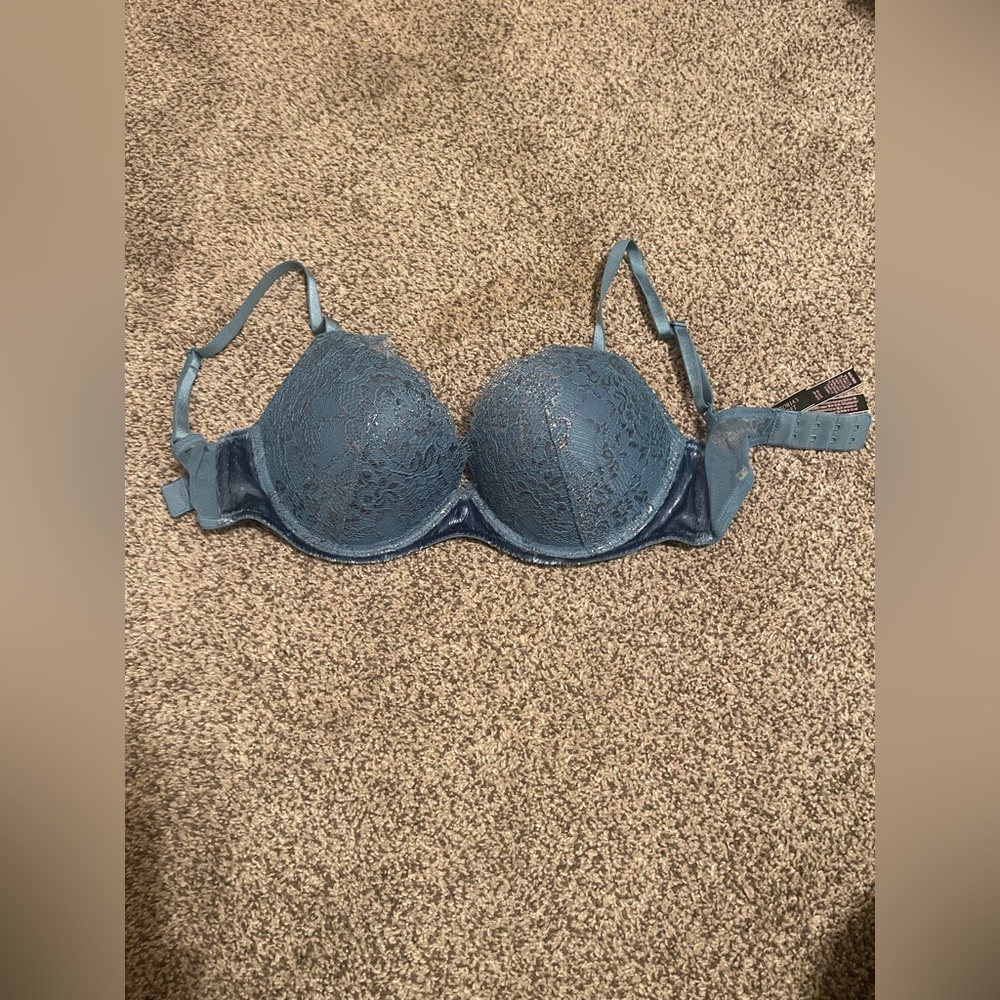Brand new Victoria, push-up bra - Picture 4 of 4